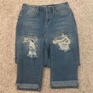 LIKE NEW Mossimo Mom Jeans (2)